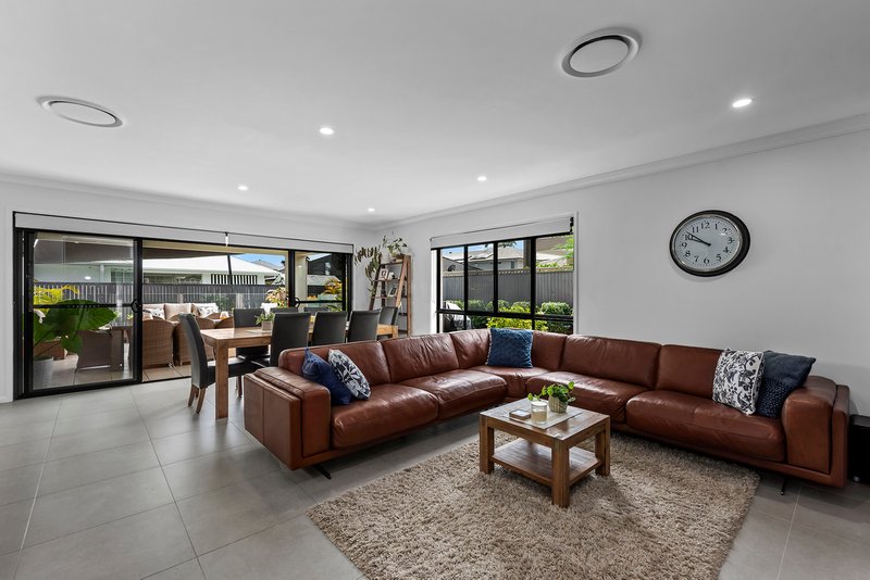 Photo - 6 Asciano Place, Bridgeman Downs QLD 4035 - Image 3