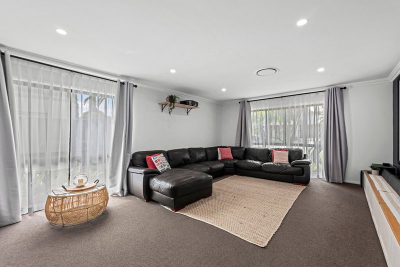 Photo - 6 Asciano Place, Bridgeman Downs QLD 4035 - Image 6