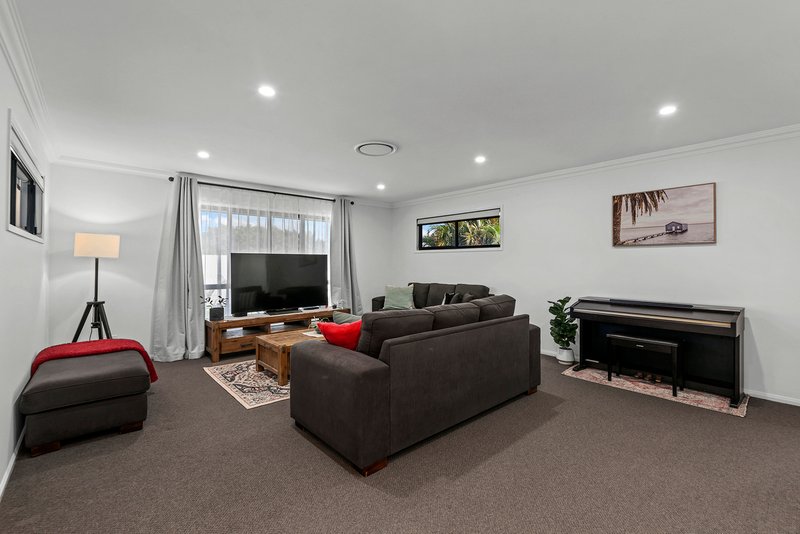 Photo - 6 Asciano Place, Bridgeman Downs QLD 4035 - Image 9