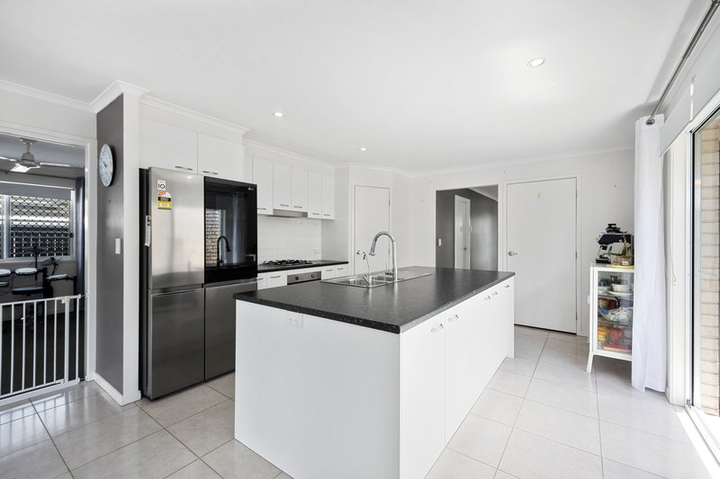 Photo - 6 Ascot Crescent, Kallangur QLD 4503 - Image 3