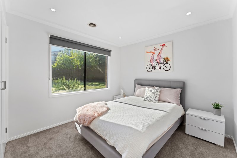 Photo - 6 Ashcroft Grove, Blackburn South VIC 3130 - Image 5