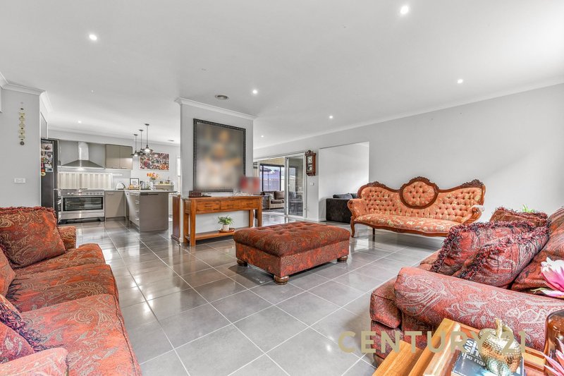 Photo - 6 Ashford Drive, Pakenham VIC 3810 - Image 3