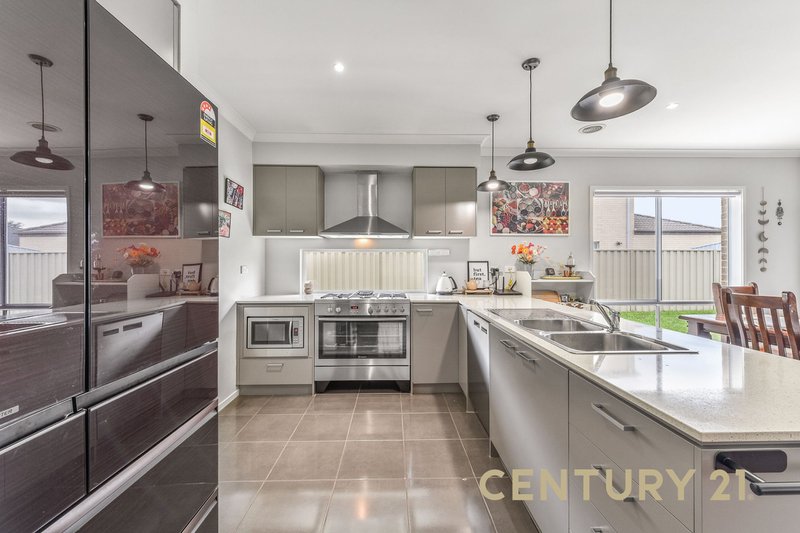 Photo - 6 Ashford Drive, Pakenham VIC 3810 - Image 5