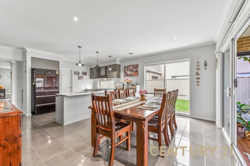 Photo - 6 Ashford Drive, Pakenham VIC 3810 - Image 6