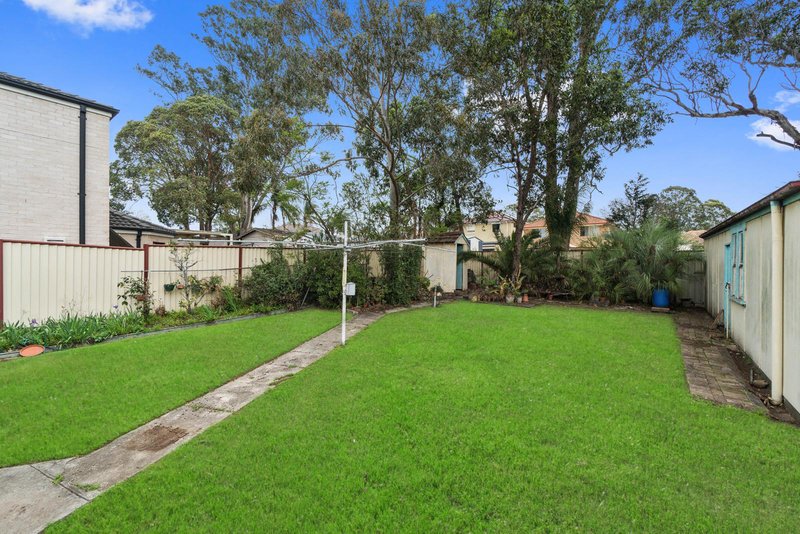 Photo - 6 Ashmead Avenue, Revesby NSW 2212 - Image 7