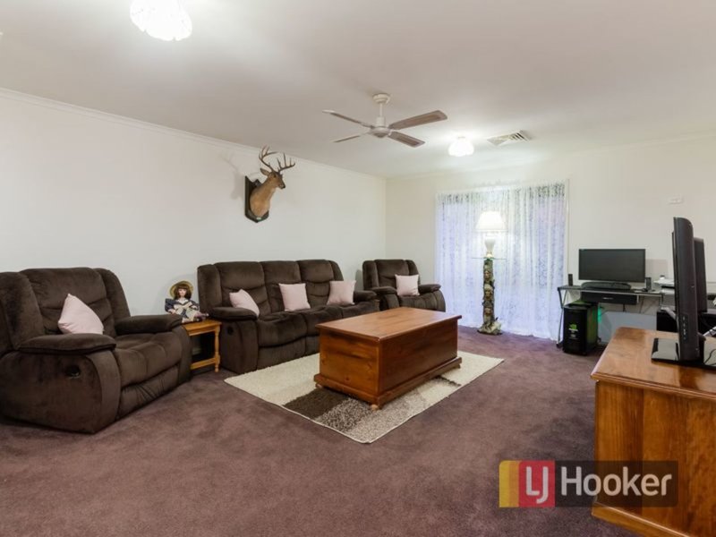 Photo - 6 Ashton Rise, Narre Warren South VIC 3805 - Image 4