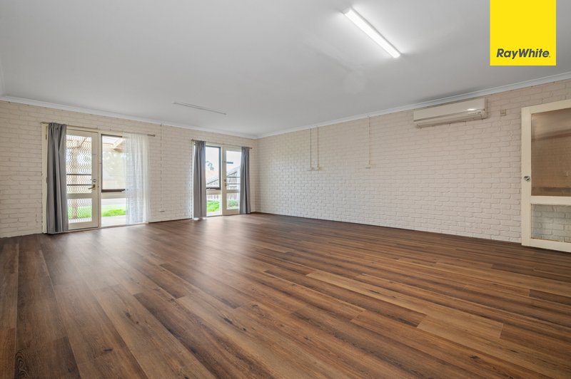 Photo - 6 Asquith Place, Melton West VIC 3337 - Image 3