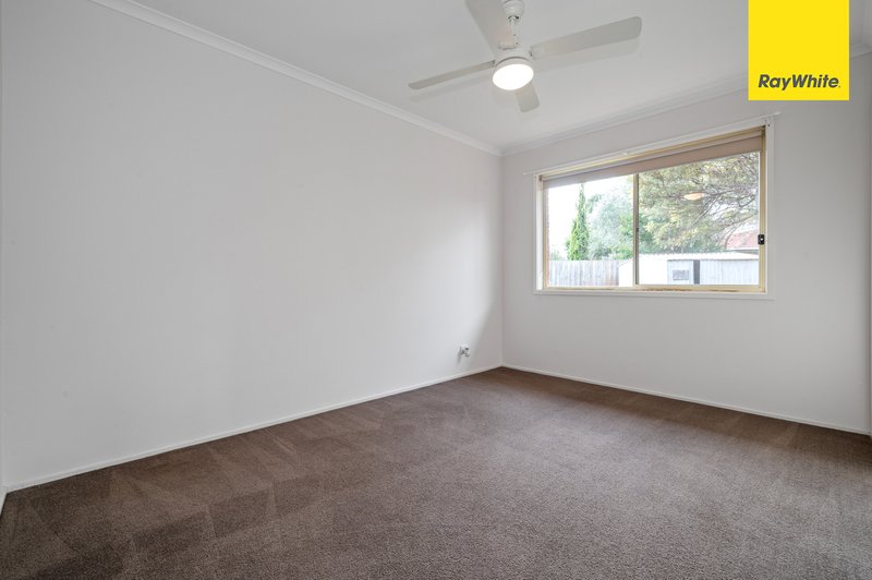 Photo - 6 Asquith Place, Melton West VIC 3337 - Image 5