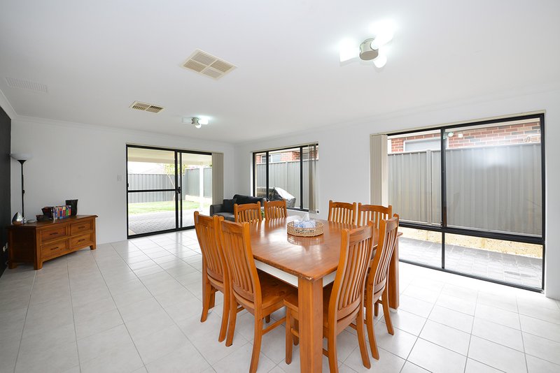 Photo - 6 Astrolux Court, Banksia Grove WA 6031 - Image 17