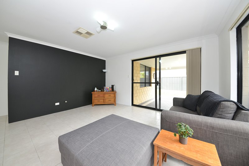 Photo - 6 Astrolux Court, Banksia Grove WA 6031 - Image 18