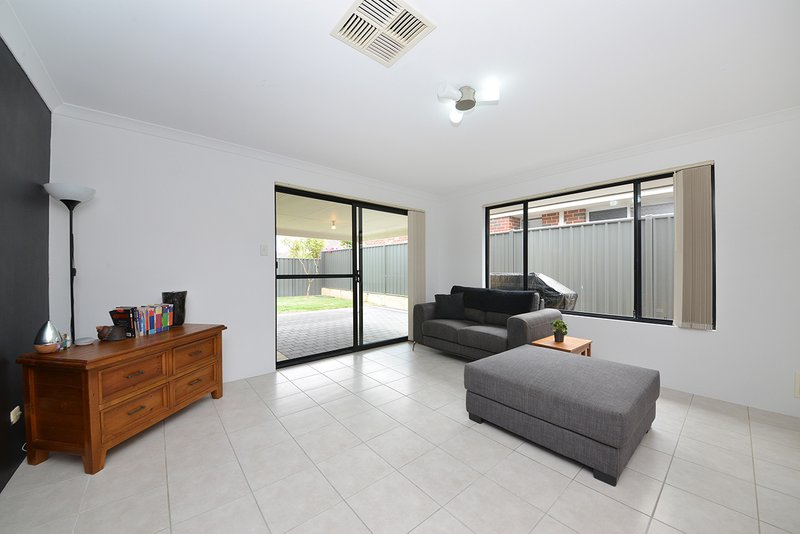 Photo - 6 Astrolux Court, Banksia Grove WA 6031 - Image 19