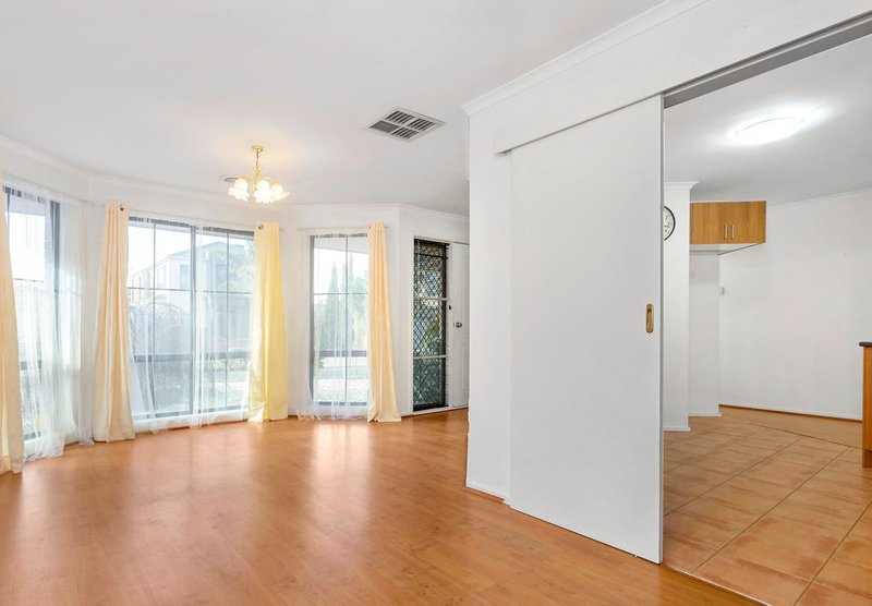 Photo - 6 Athol Avenue, Roxburgh Park VIC 3064 - Image 2