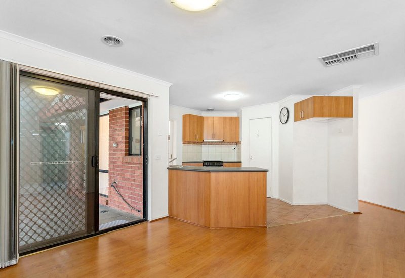 Photo - 6 Athol Avenue, Roxburgh Park VIC 3064 - Image 4