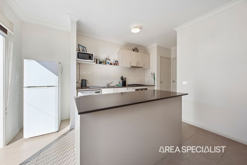 Photo - 6 Auburn Close, Pakenham VIC 3810 - Image 3