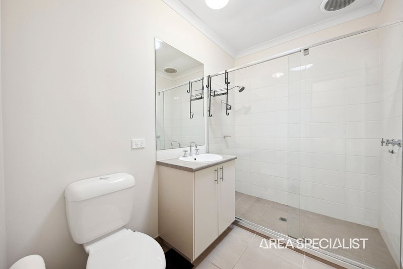 Photo - 6 Auburn Close, Pakenham VIC 3810 - Image 5