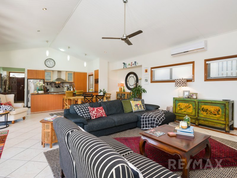 Photo - 6 Azzurra Drive, Varsity Lakes QLD 4227 - Image 5