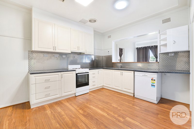 Photo - 6 Baird Crescent, Tamworth NSW 2340 - Image 10