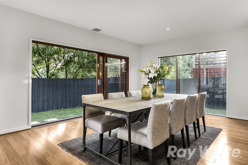 Photo - 6 Balfour Court, Glen Waverley VIC 3150 - Image 7