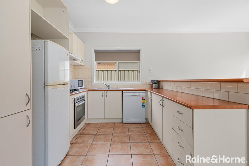 Photo - 6 Ballybunion Avenue, Craigieburn VIC 3064 - Image 5