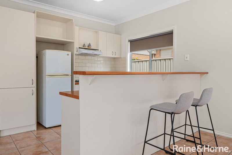 Photo - 6 Ballybunion Avenue, Craigieburn VIC 3064 - Image 6