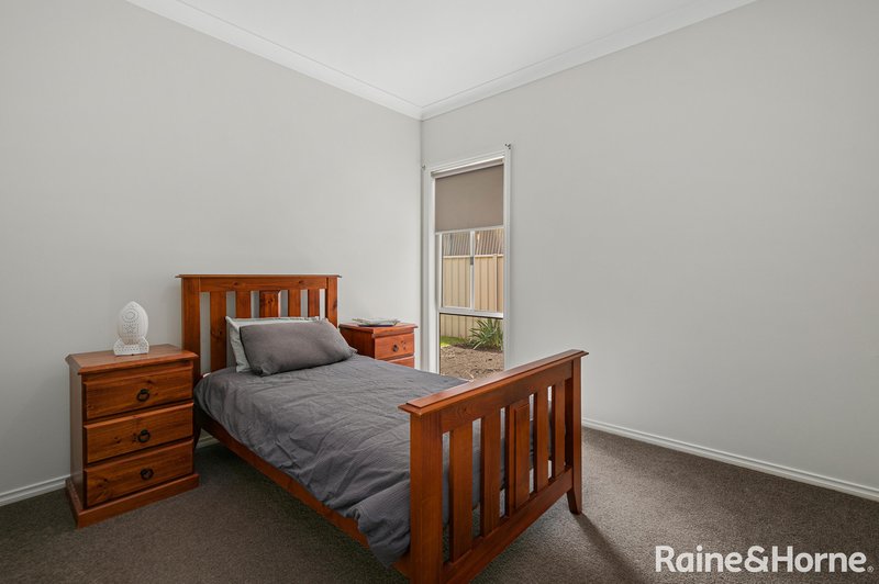 Photo - 6 Ballybunion Avenue, Craigieburn VIC 3064 - Image 11