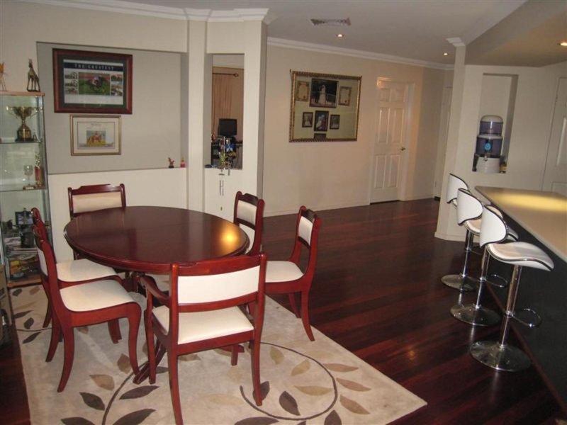 Photo - 6 Balnaves Place, Mitchelton QLD 4053 - Image 5