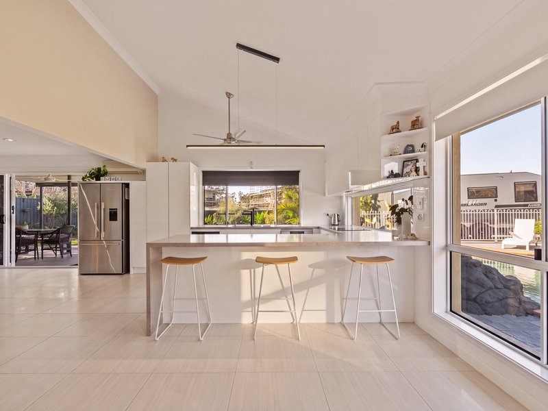 Photo - 6 Baltimore Court, Carrara QLD 4211 - Image 12