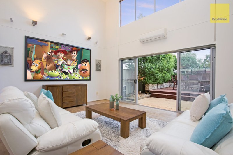 Photo - 6 Bantock Lane, Caroline Springs VIC 3023 - Image 5