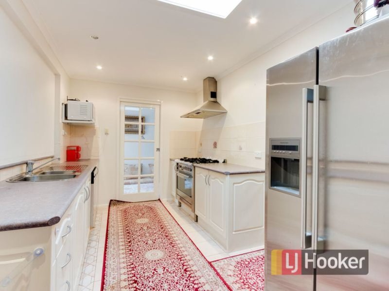 Photo - 6 Barnsbury Close, Hampton Park VIC 3976 - Image 2