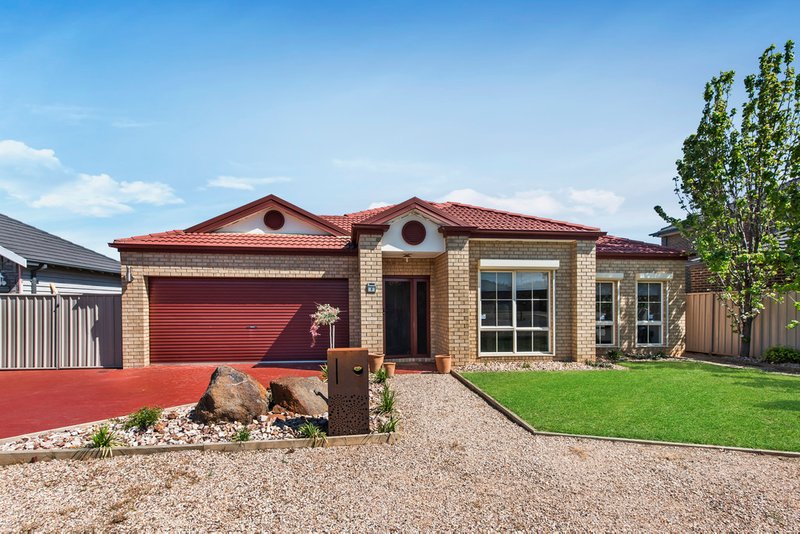 6 Barringo Way, Caroline Springs VIC 3023