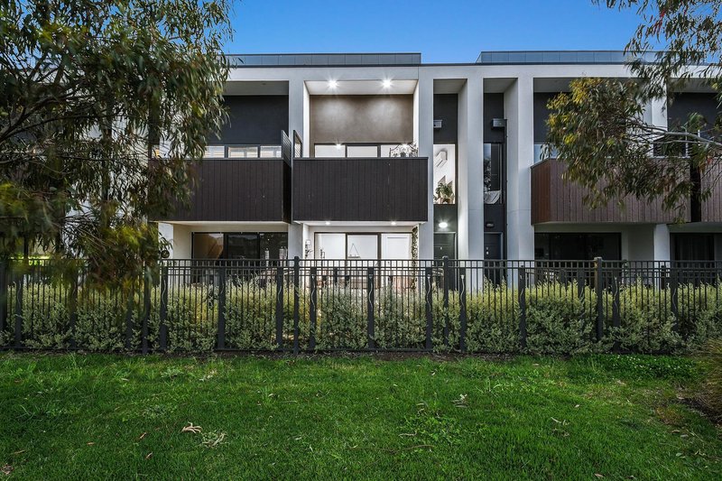 Photo - 6 Bavadia Place, Keysborough VIC 3173 - Image 2