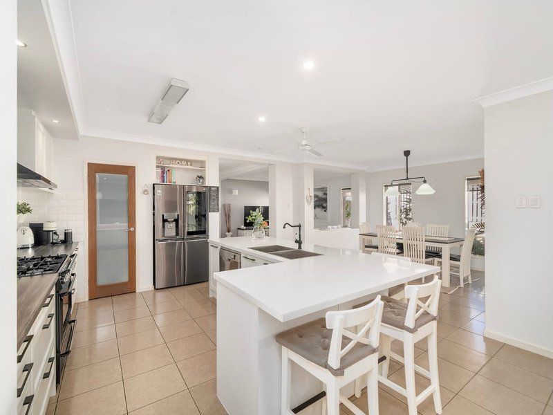 Photo - 6 Baybreeze Crescent, Murrumba Downs QLD 4503 - Image 4