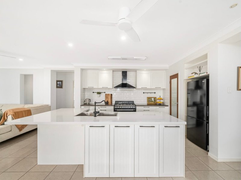 Photo - 6 Baybreeze Crescent, Murrumba Downs QLD 4503 - Image 5