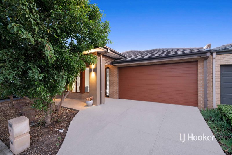 6 Bedarra Link, Point Cook VIC 3030