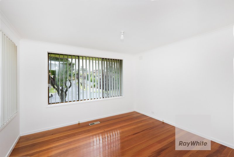 Photo - 6 Bede Court, Gladstone Park VIC 3043 - Image 10