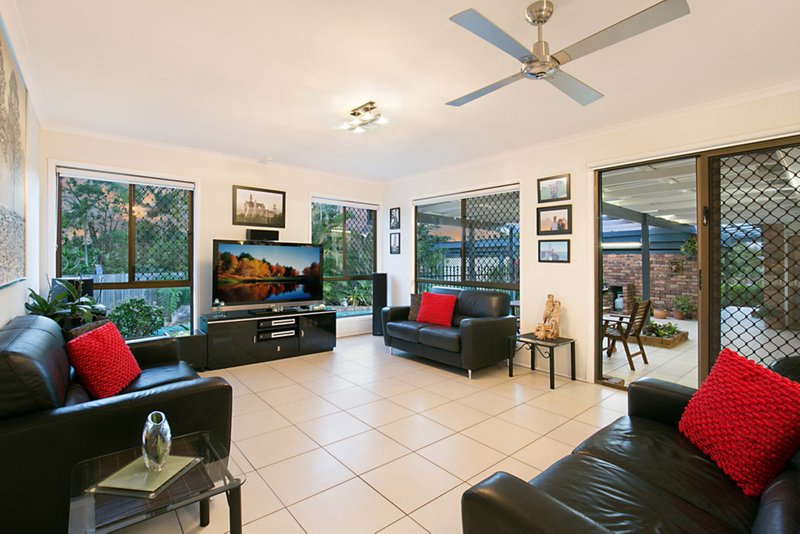 Photo - 6 Bedwell Court, Rochedale South QLD 4123 - Image 3