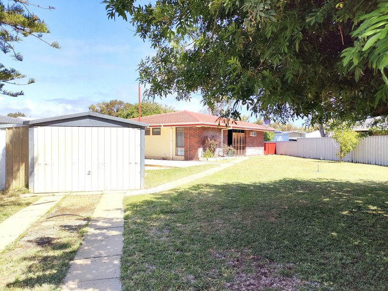 Photo - 6 Bell Court, Leeman WA 6514 - Image 2