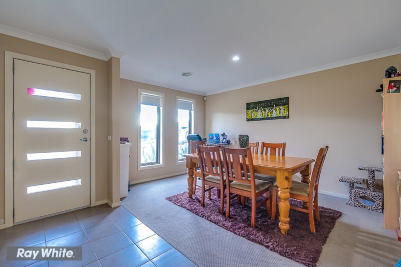 Photo - 6 Berowa St , Tarneit VIC 3029 - Image 4