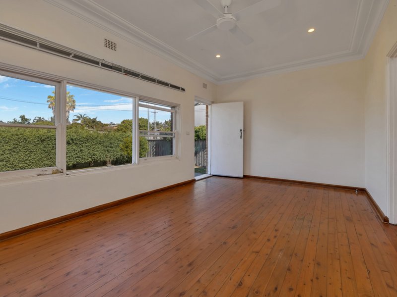 Photo - 6 Berry Avenue, North Narrabeen NSW 2101 - Image 5