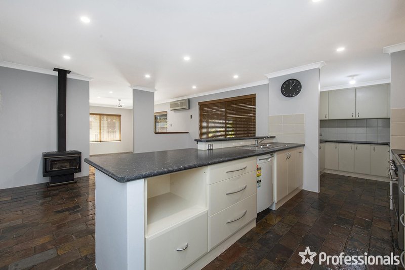 Photo - 6 Biloxie Place, Warnbro WA 6169 - Image 6