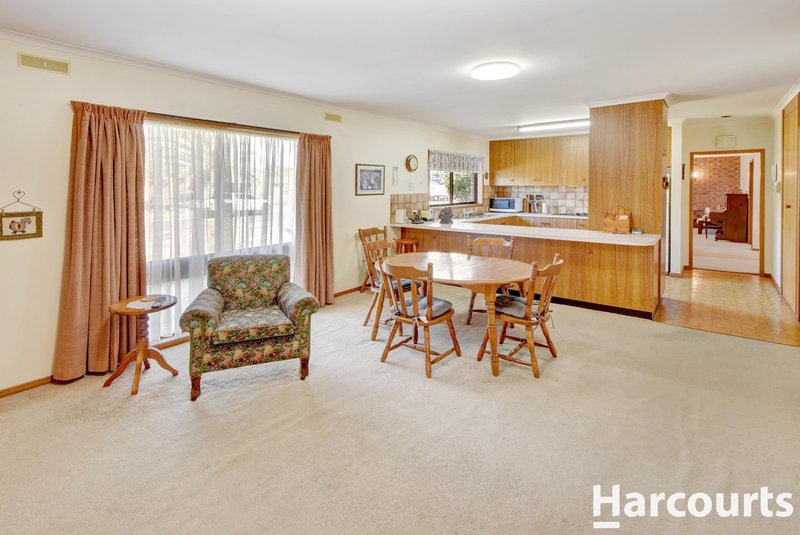 Photo - 6 Birch Avenue, Horsham VIC 3400 - Image 4