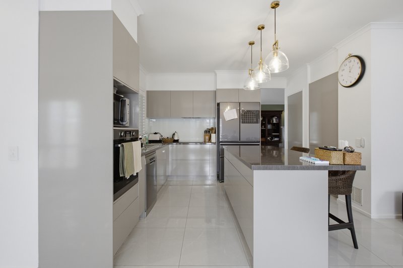Photo - 6 Birkenhead Crescent, Forest Lake QLD 4078 - Image 3