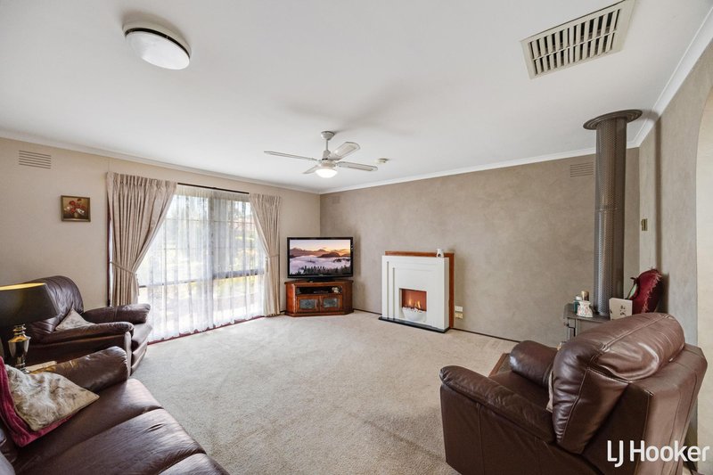 Photo - 6 Bishop Place, Melton West VIC 3337 - Image 6