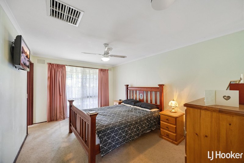 Photo - 6 Bishop Place, Melton West VIC 3337 - Image 9