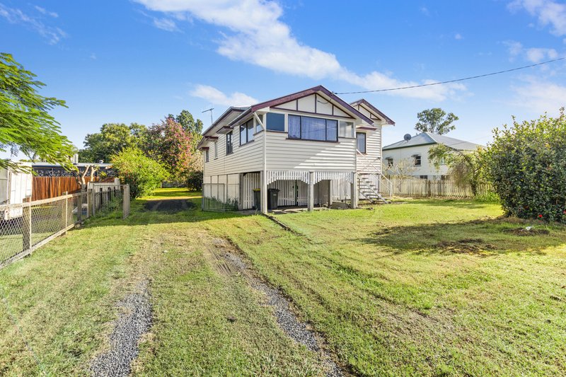 Photo - 6 Blackbourn Street, Granville QLD 4650 - Image 3