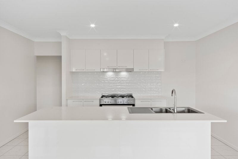 Photo - 6 Blackwood Street, Redland Bay QLD 4165 - Image 2