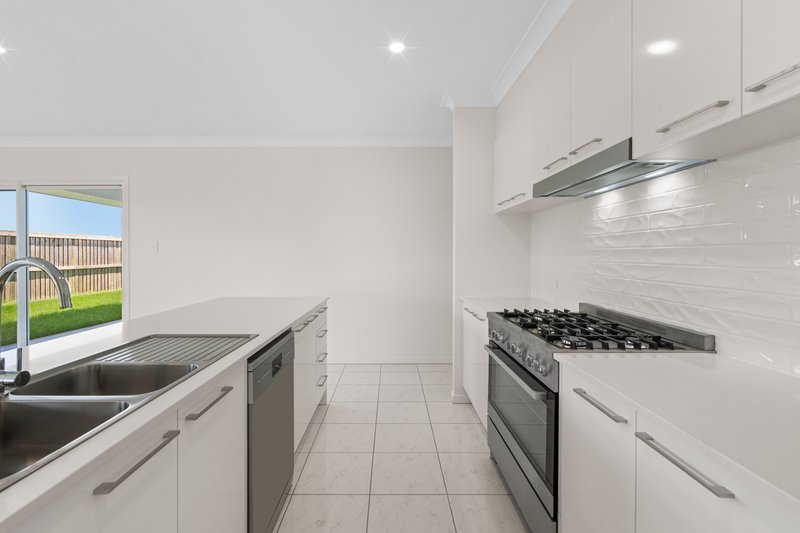 Photo - 6 Blackwood Street, Redland Bay QLD 4165 - Image 3