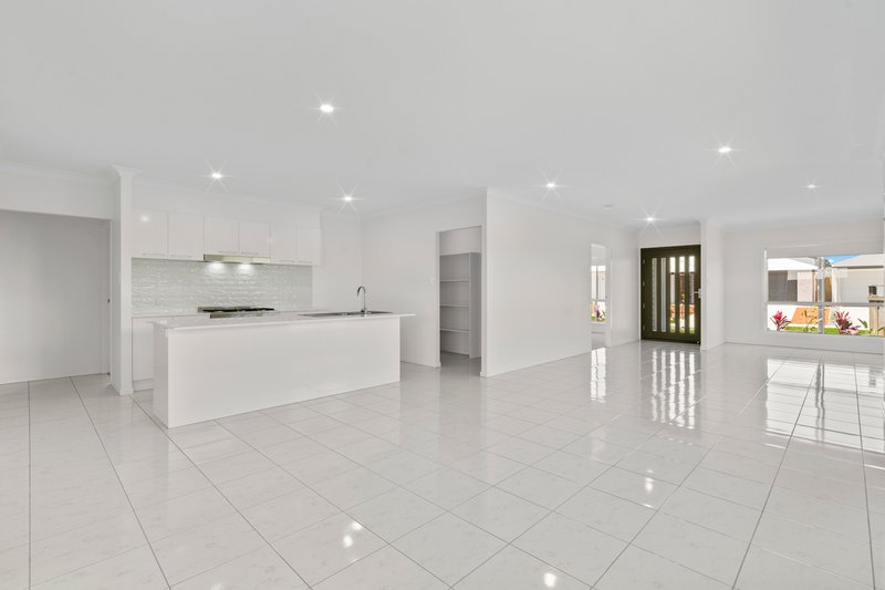 Photo - 6 Blackwood Street, Redland Bay QLD 4165 - Image 4