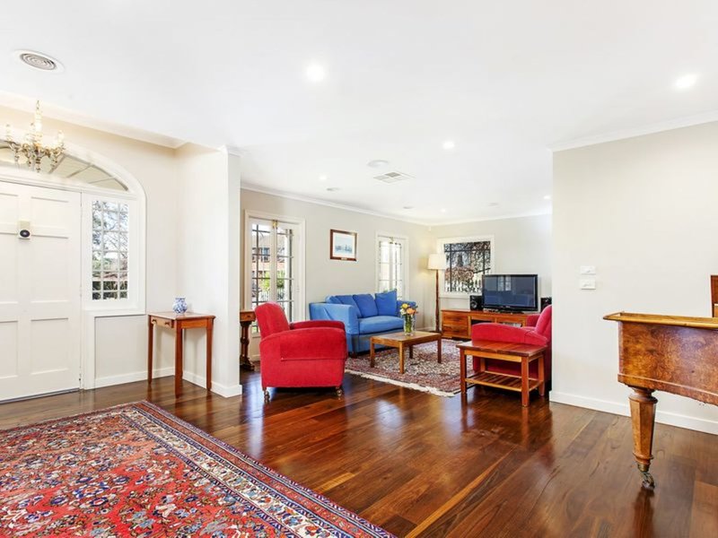 Photo - 6 Blakely Row, Yarralumla ACT 2600 - Image 2