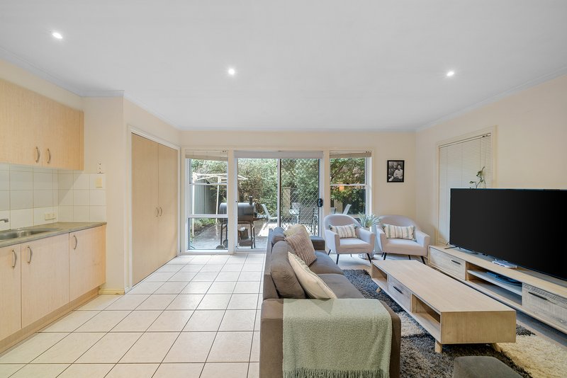 Photo - 6 Blakeville Drive, Caroline Springs VIC 3023 - Image 3